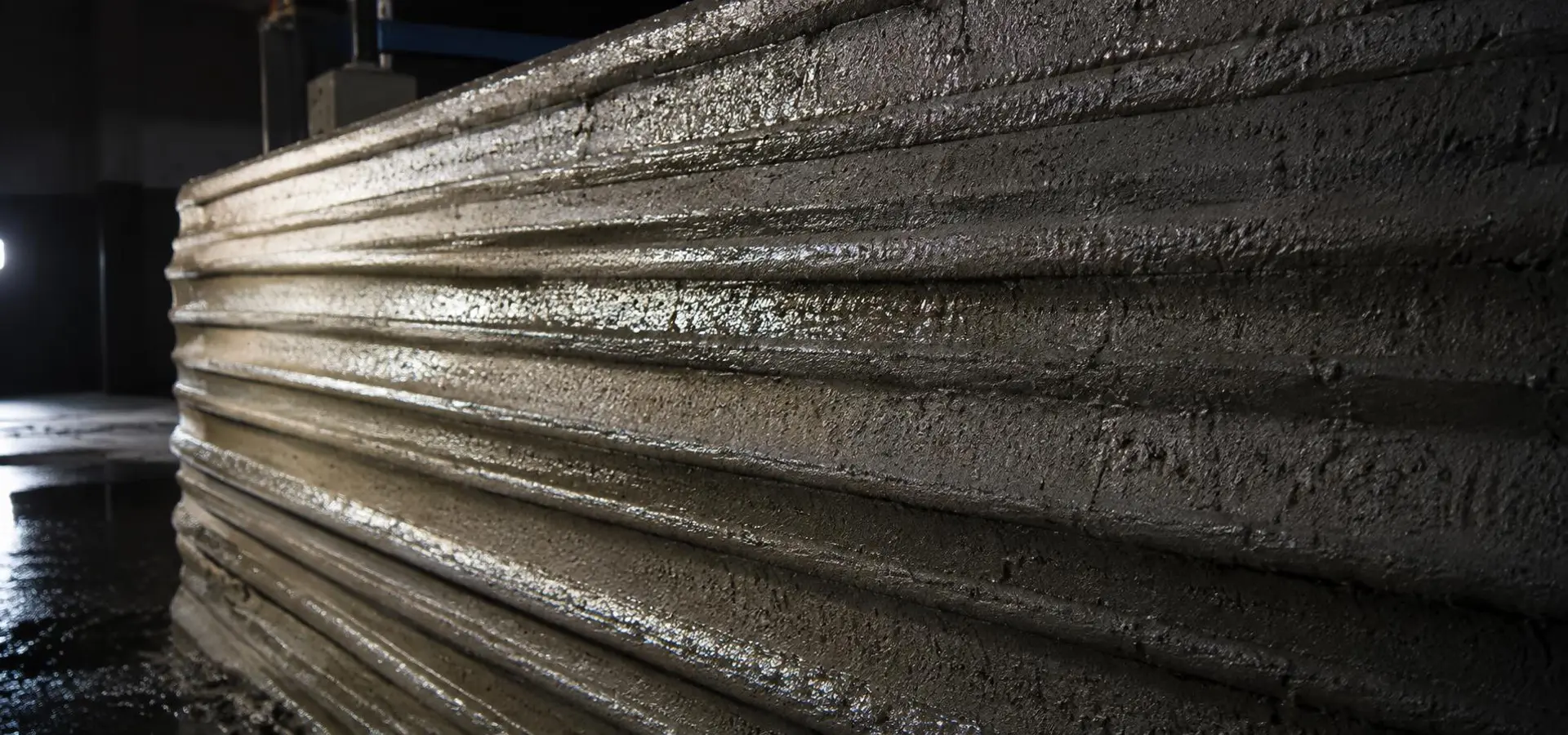 Fresh extruded concrete forming a layered wall